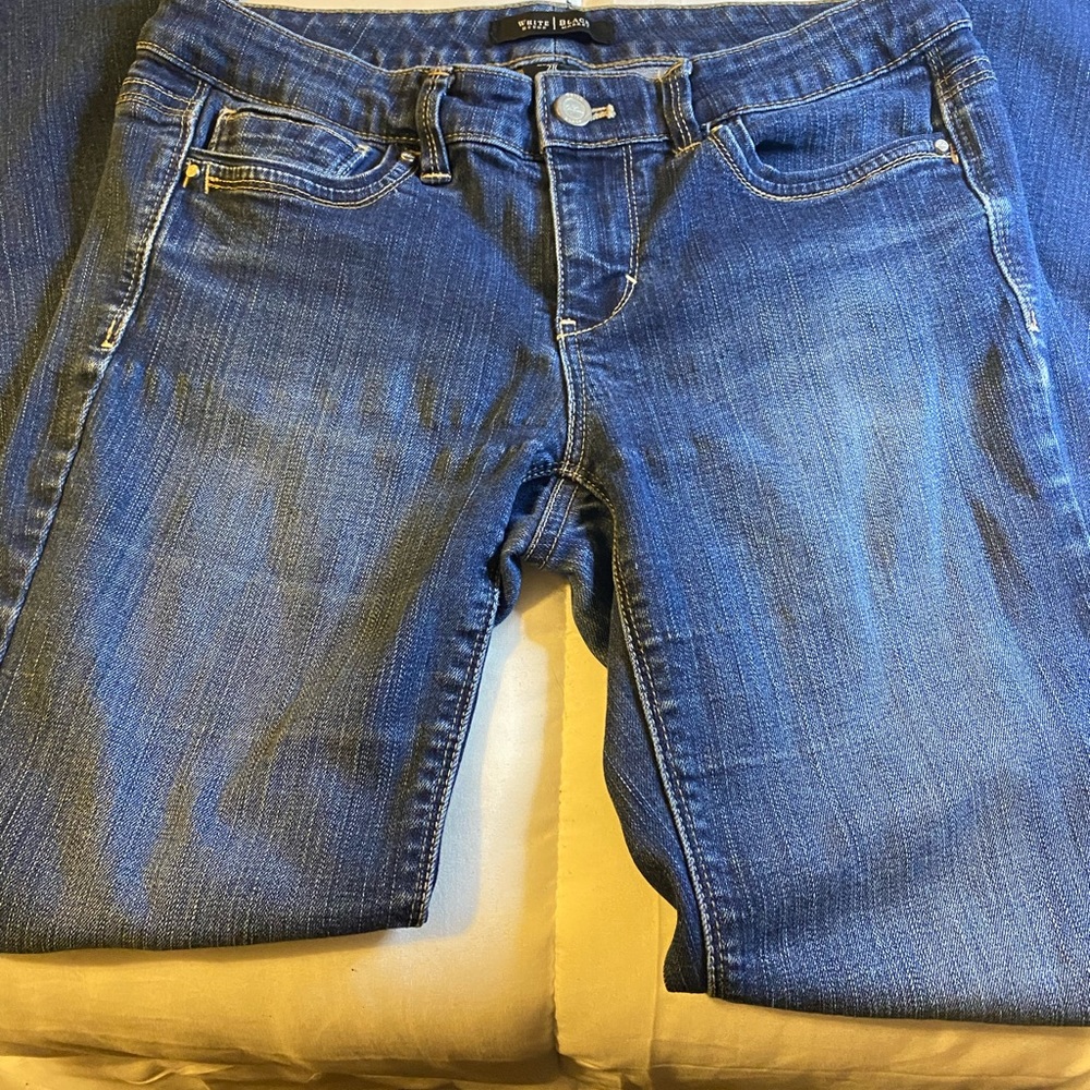 White House black market slim ankle jeans 2R